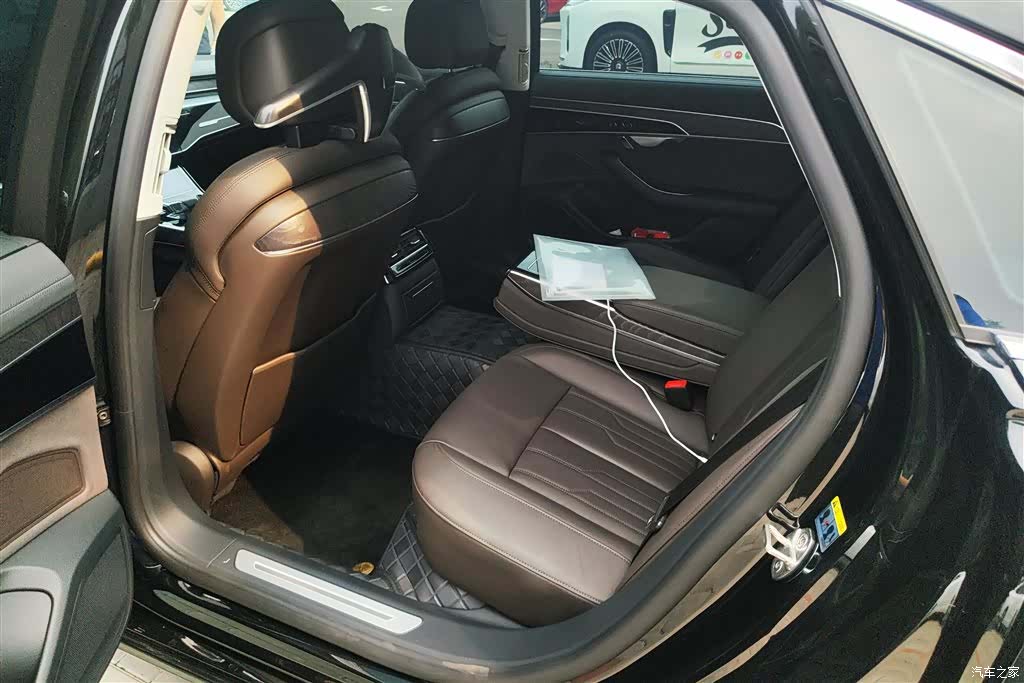 Audi A8L, 2024 11