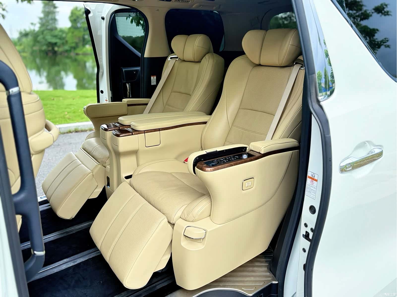 Toyota Alphard, 2017 9