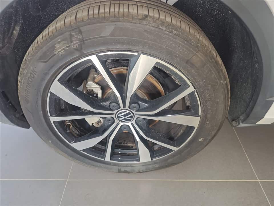 Volkswagen T-ROC exploring Songs