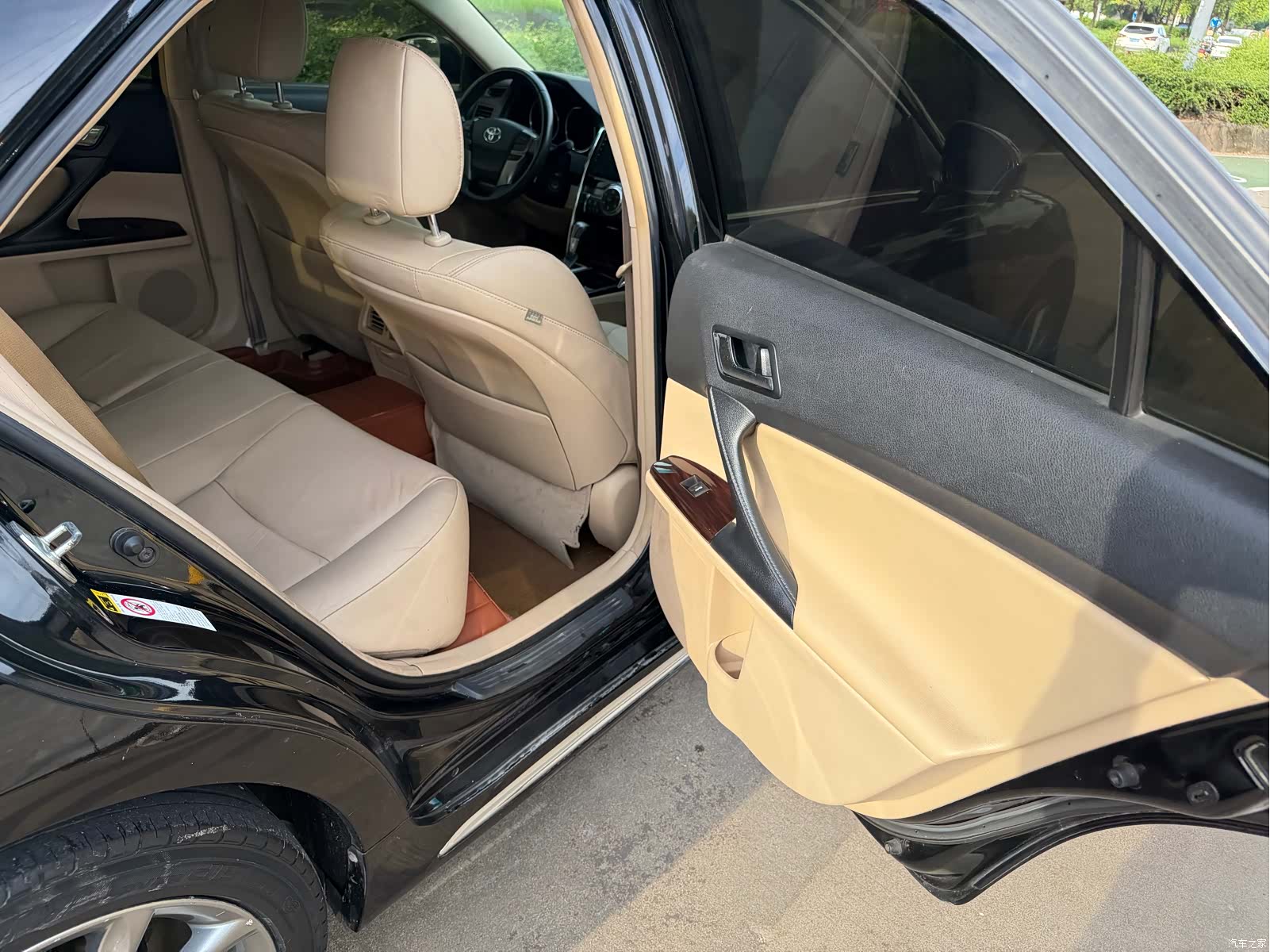 Toyota 2.5V, 2013 8
