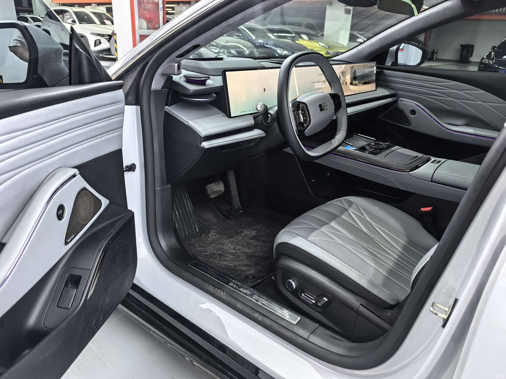 Geely E8, 2025 4