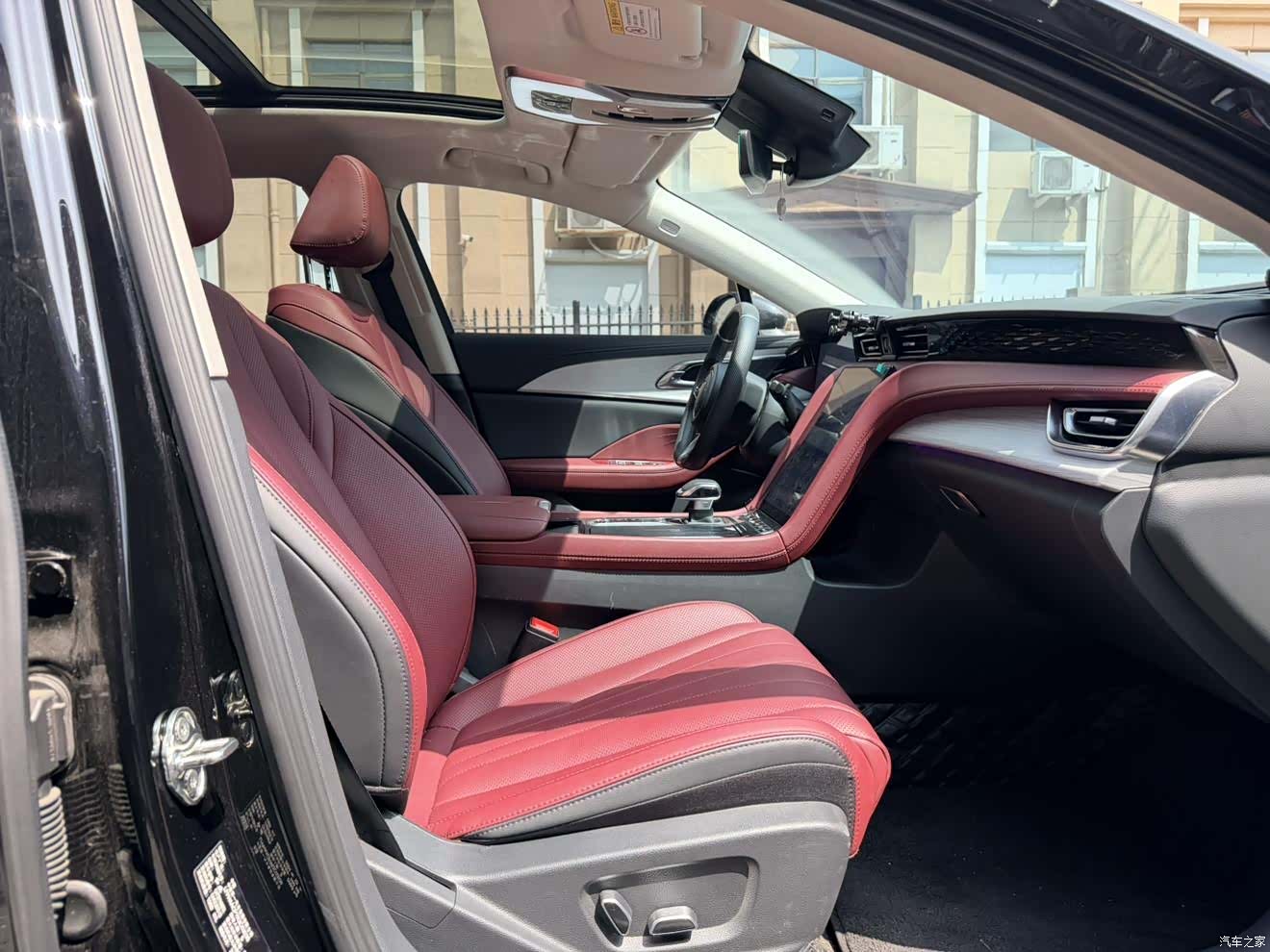 Hongqi H5, 2025 14