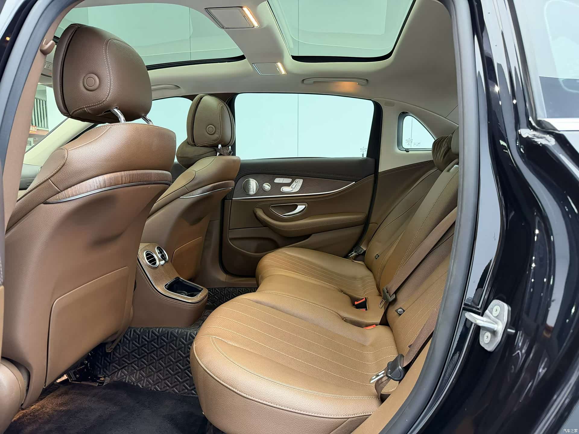 Mercedes-Benz E-Class, 2022 6