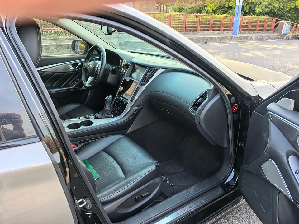 Infiniti Q50L