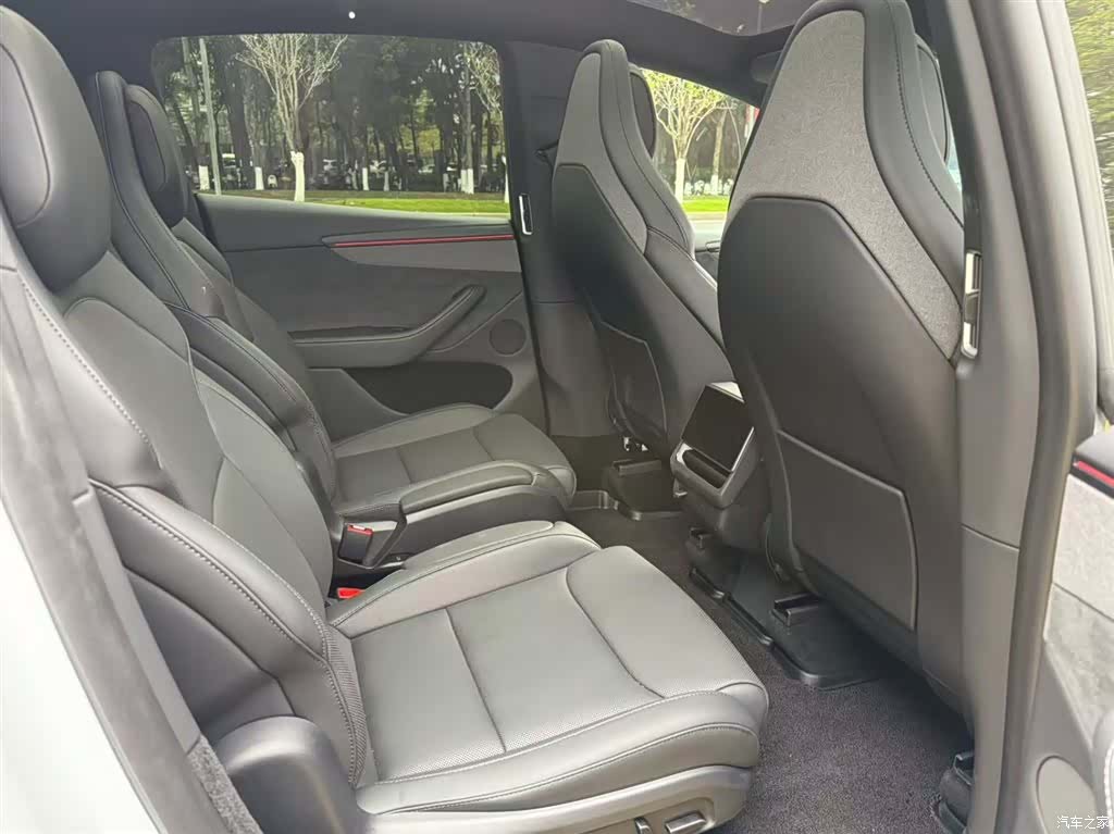 Tesla Model Y, 2025 11