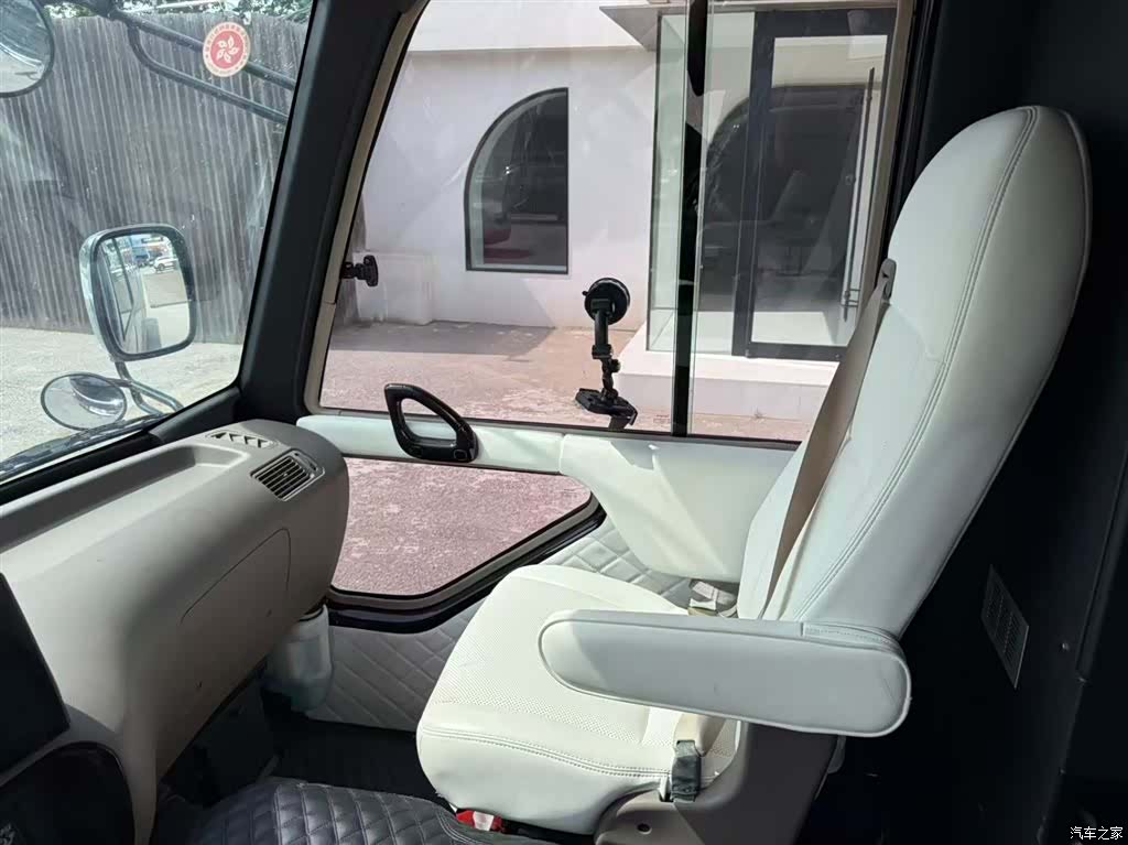Toyota Coaster, 2023 14