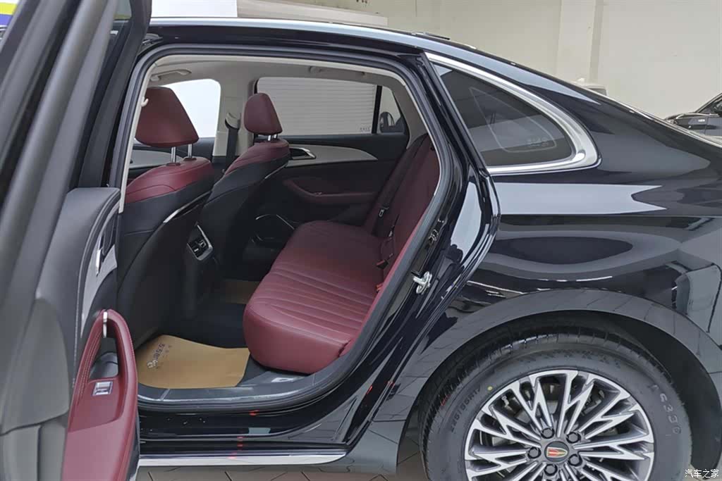 Hongqi H5, 2025 11