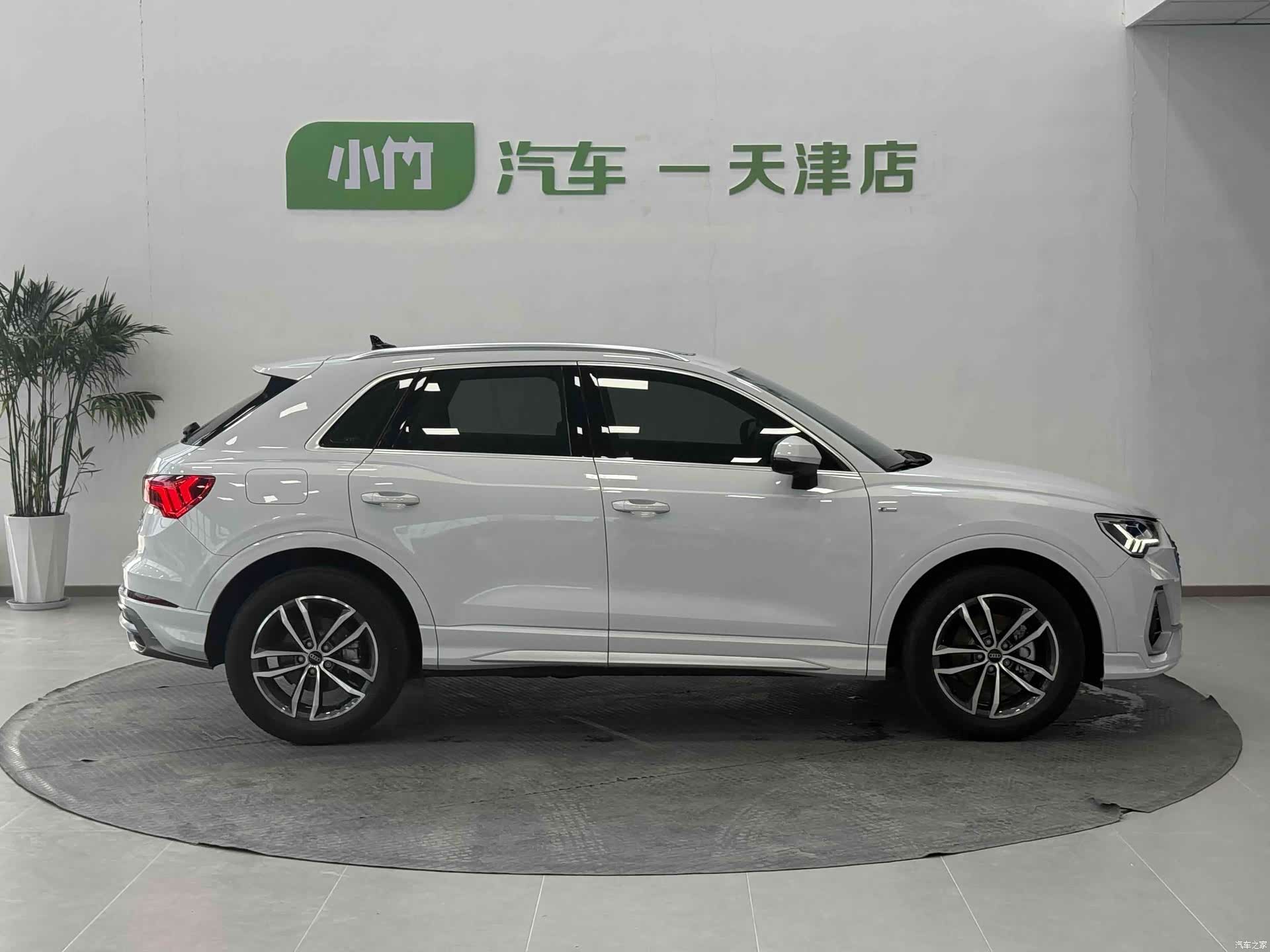 Audi Q3, 2023 4