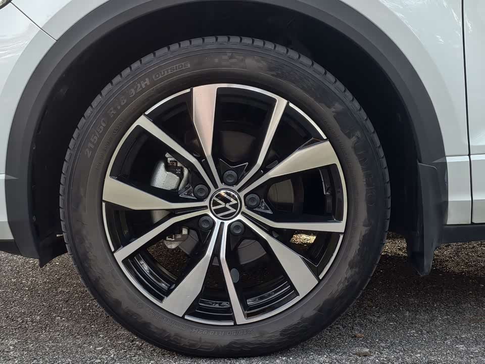 Volkswagen T-ROC exploring Songs