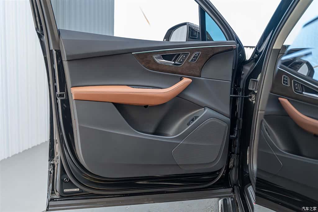 Audi Q7, 2025 8