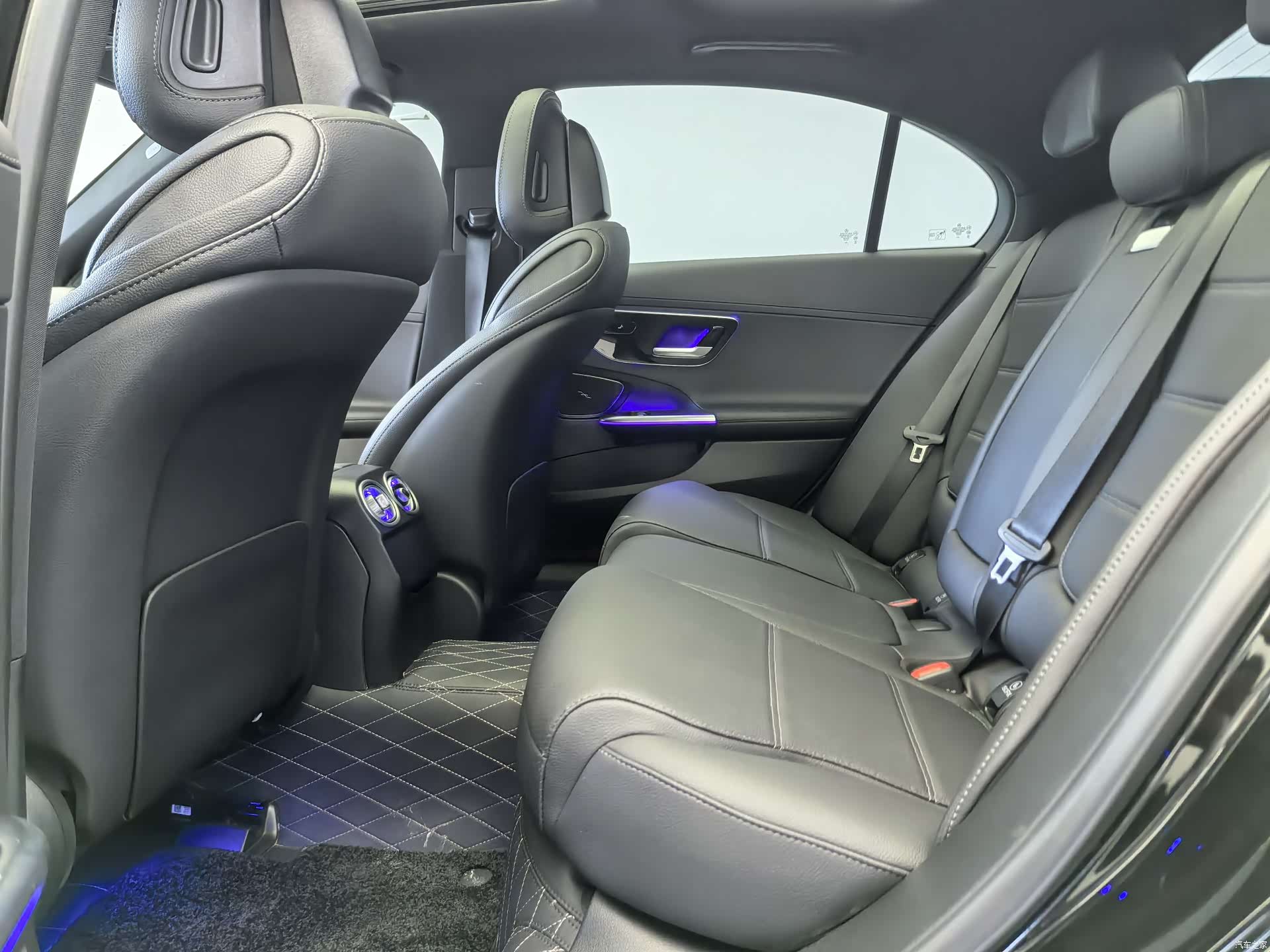 Mercedes-Benz C-Class, 2025 15