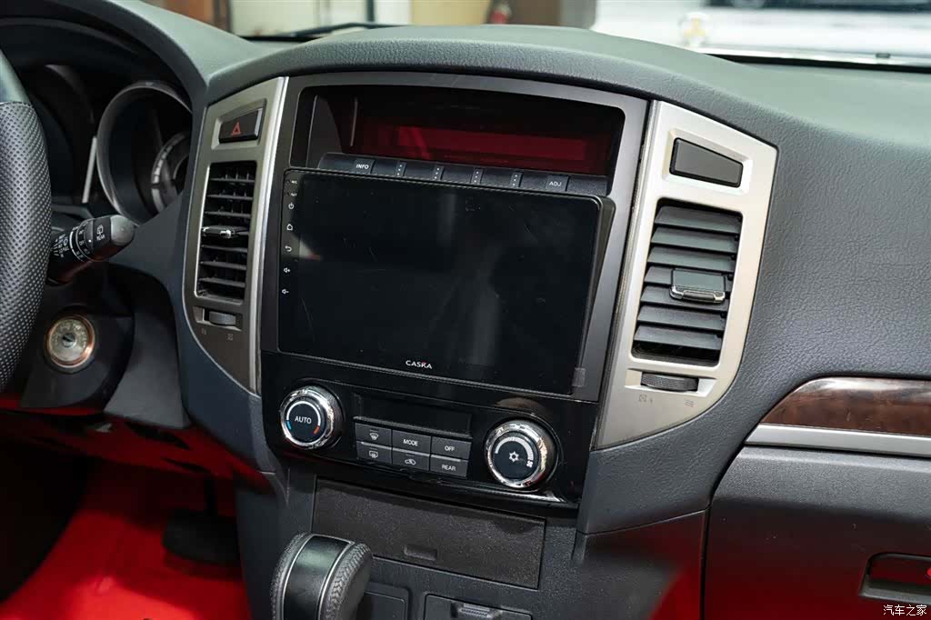 Mitsubishi Pajero, 2026 13