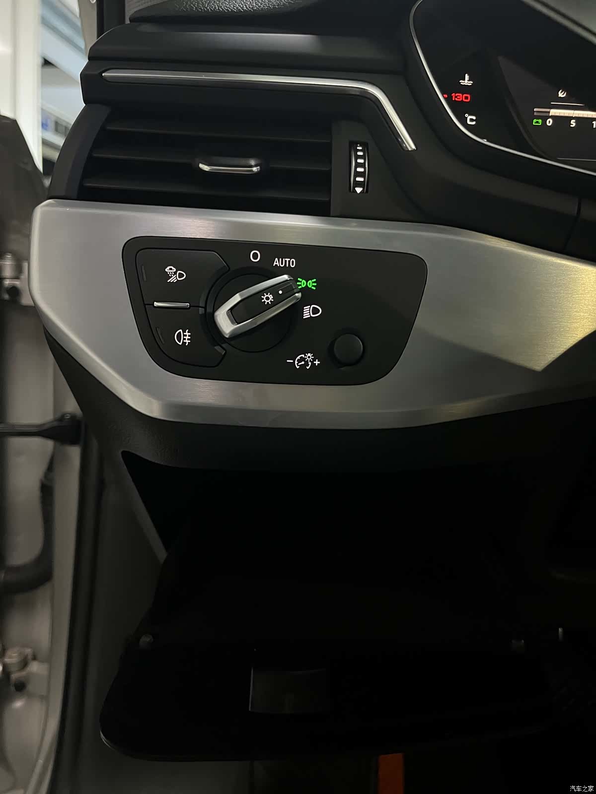 Audi A4L, 2019 25