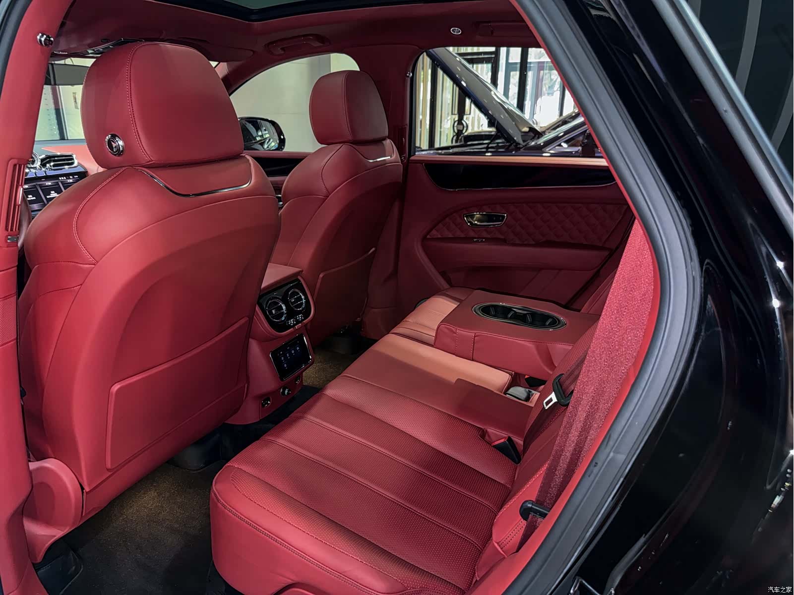 Bentley Bentayga, 2022 20