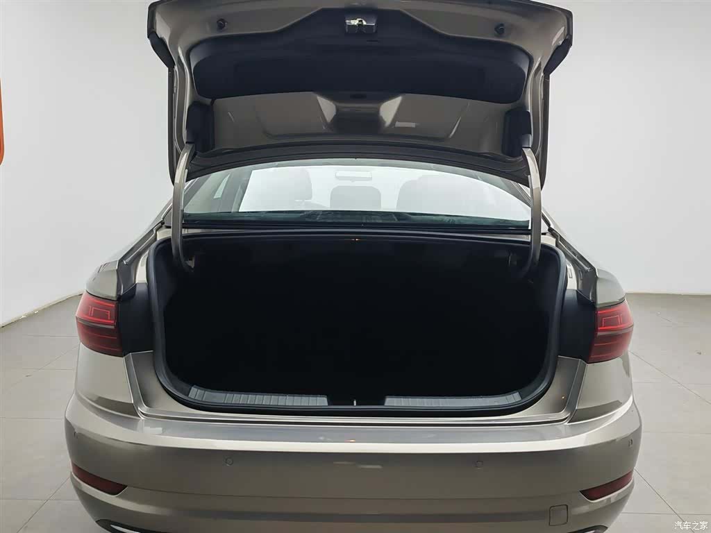 Volkswagen Sagitar, 2021 16