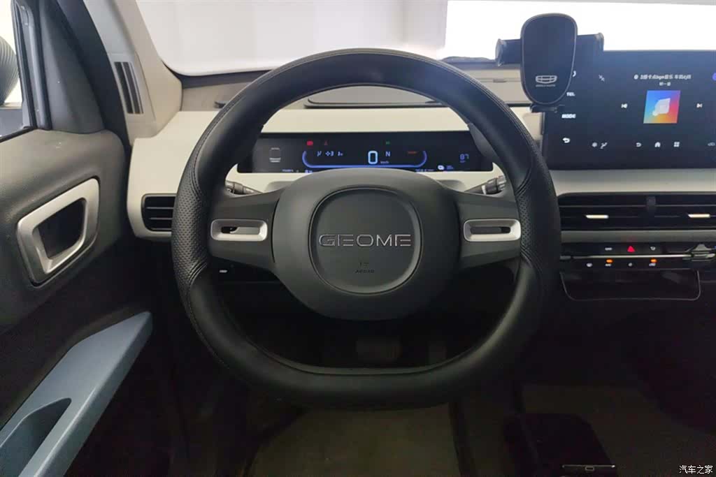 Geely Panda, 2025 15