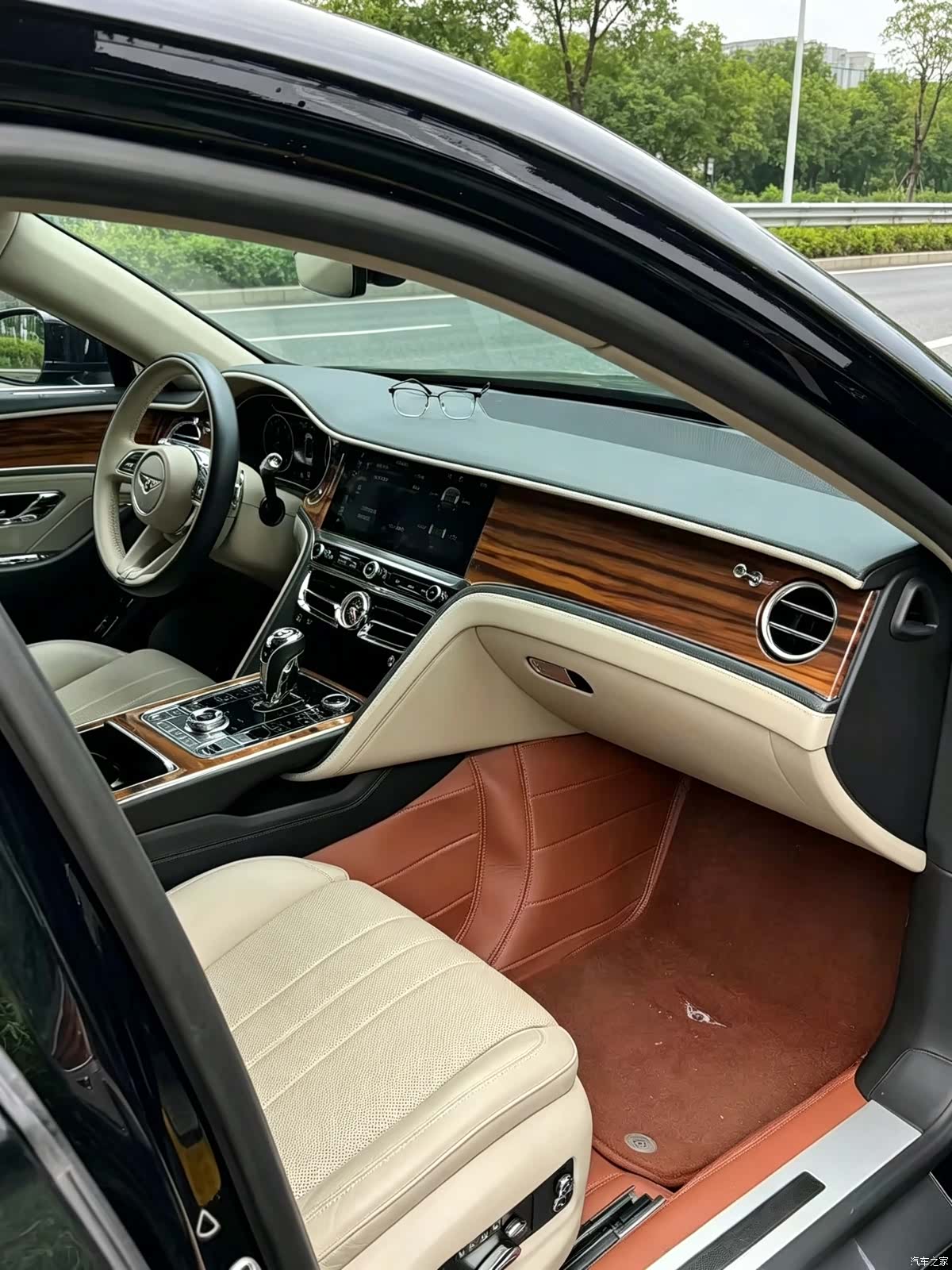 Bentley Flying Spur, 2021 все фото