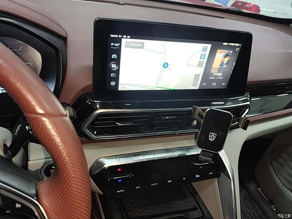 Wuling RS-5, 2019 13