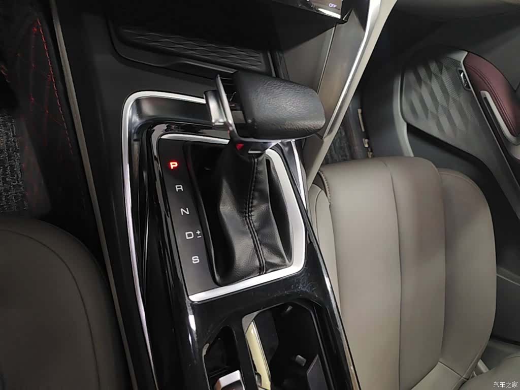 Wuling RS-5, 2019 14