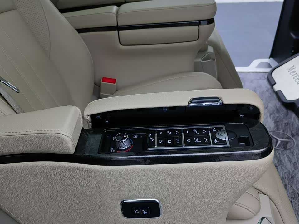 Mercedes-Benz V-class