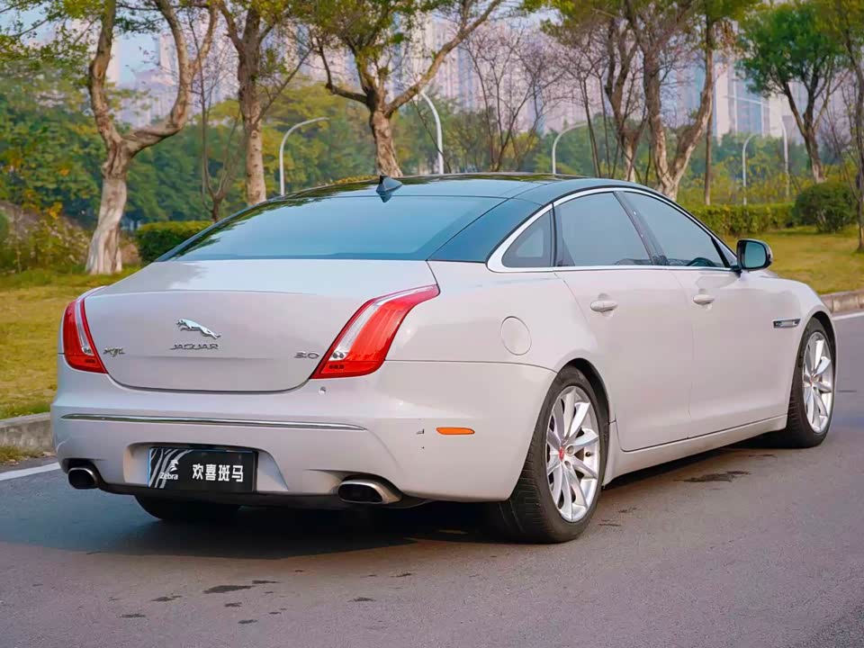 Jaguar XJ