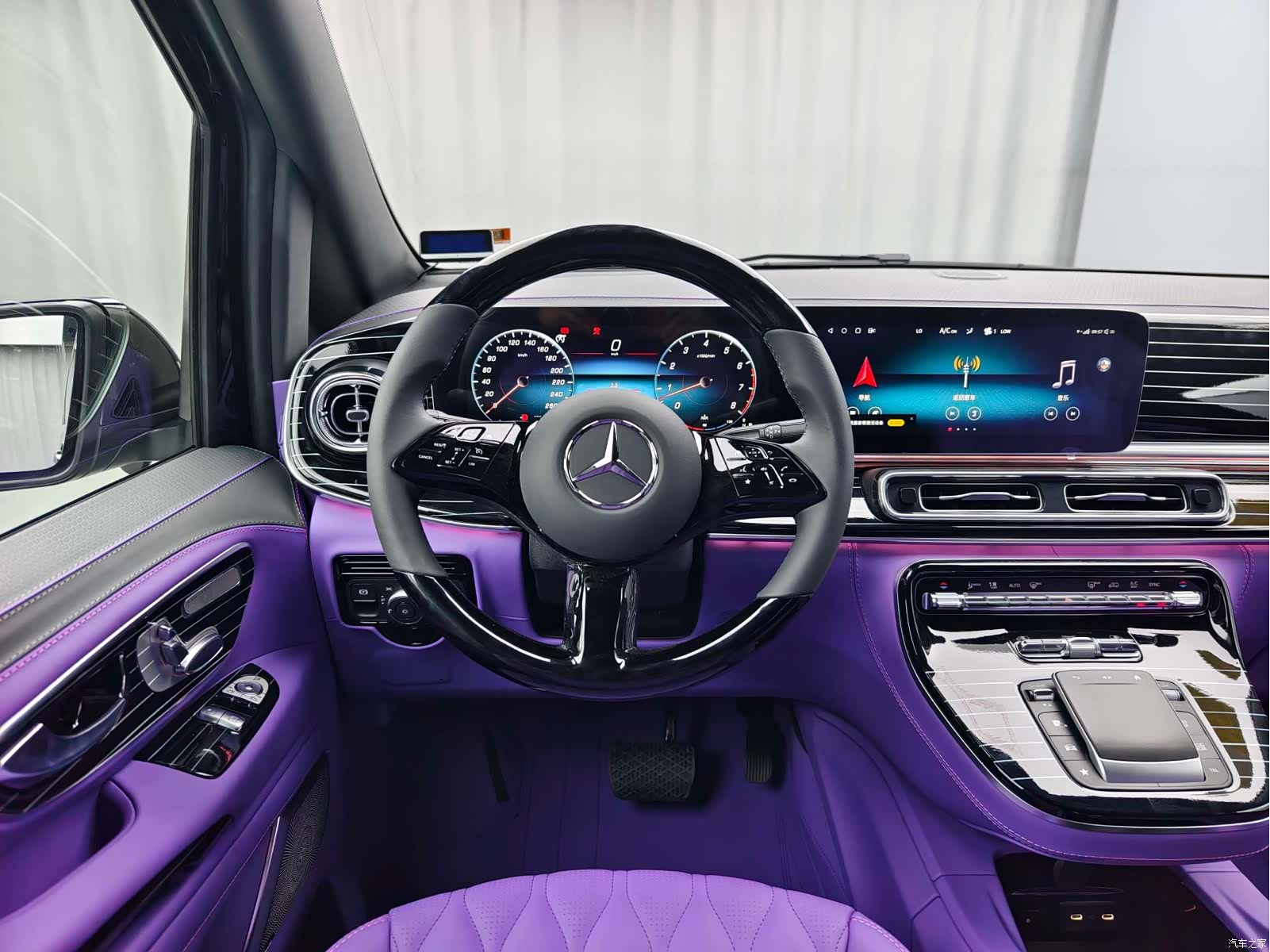 Mercedes-Benz 7, 2025 4