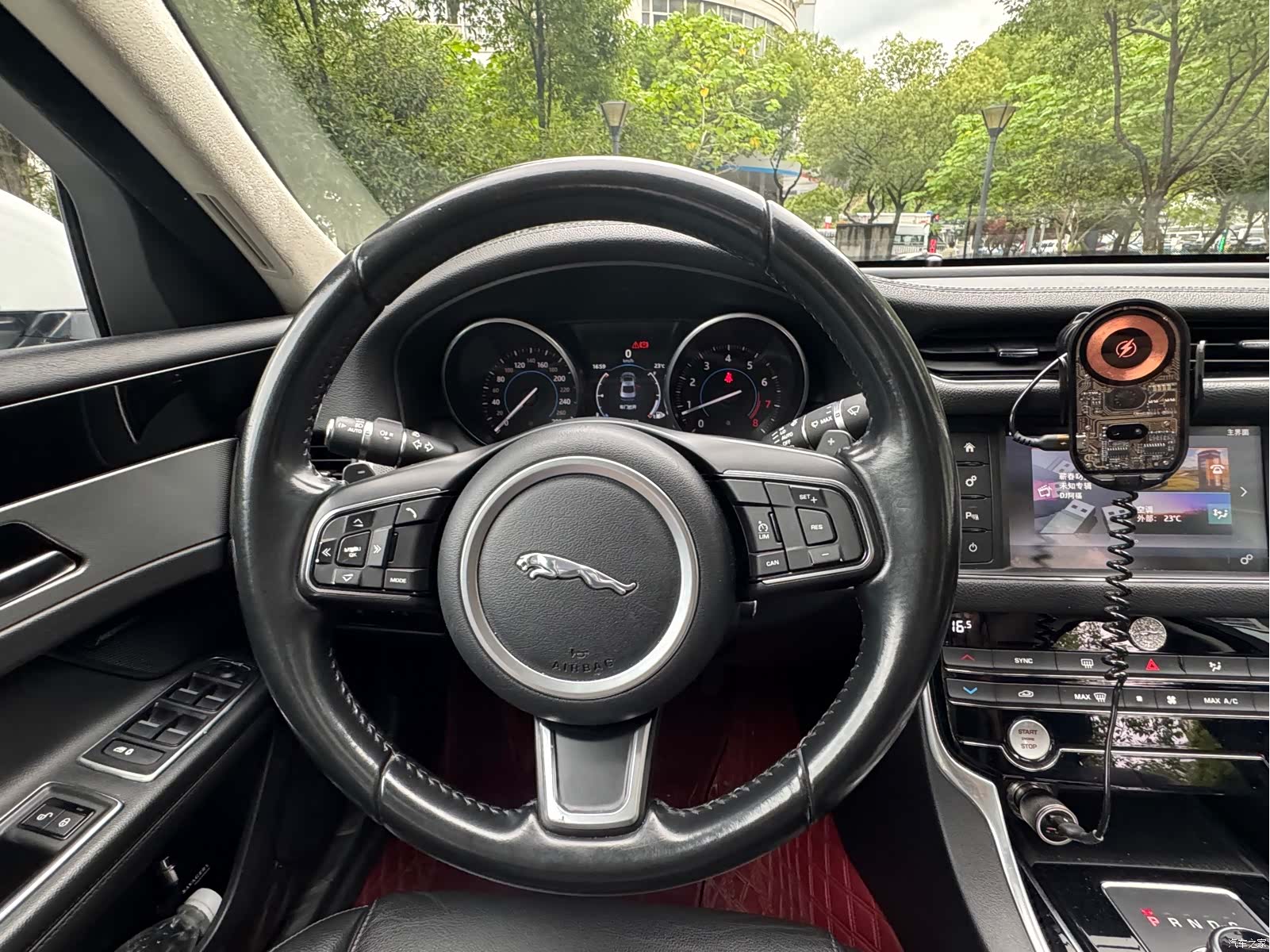 Land Rover XFL, 2017 15