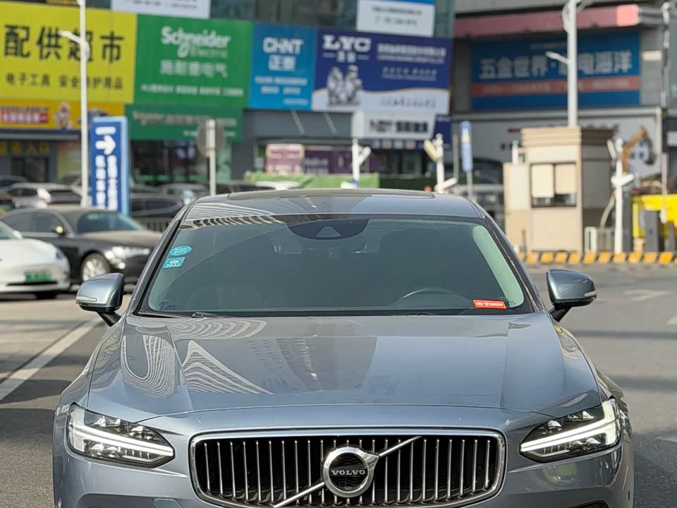 Volvo S90