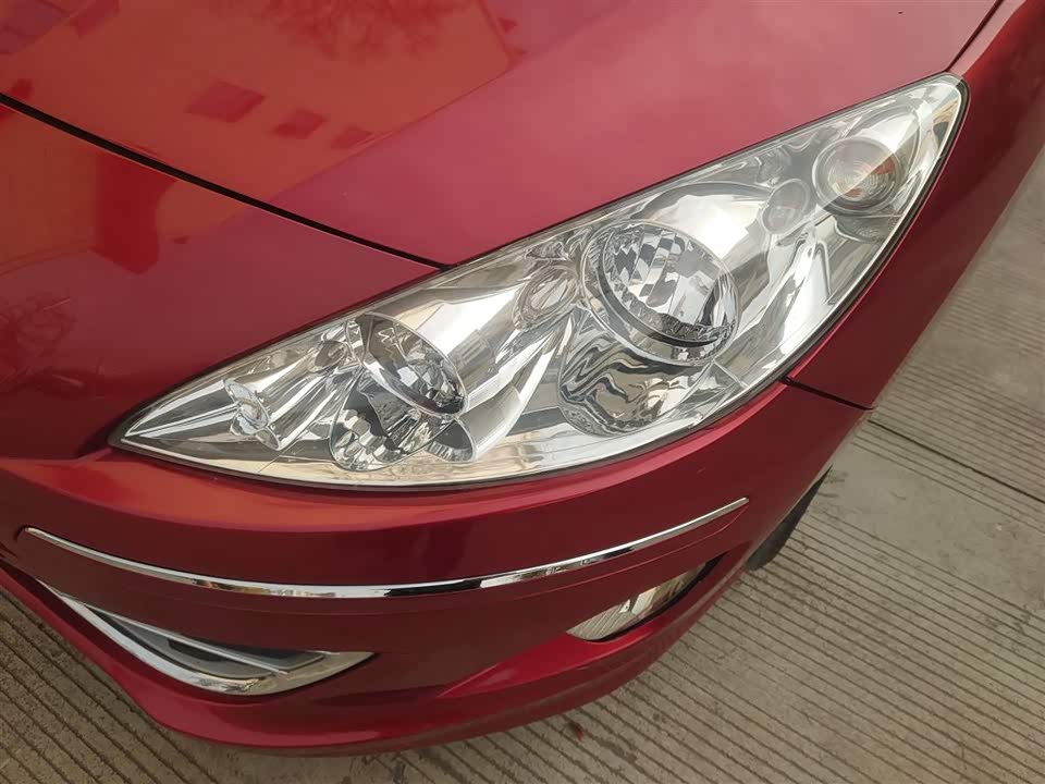 Peugeot 408