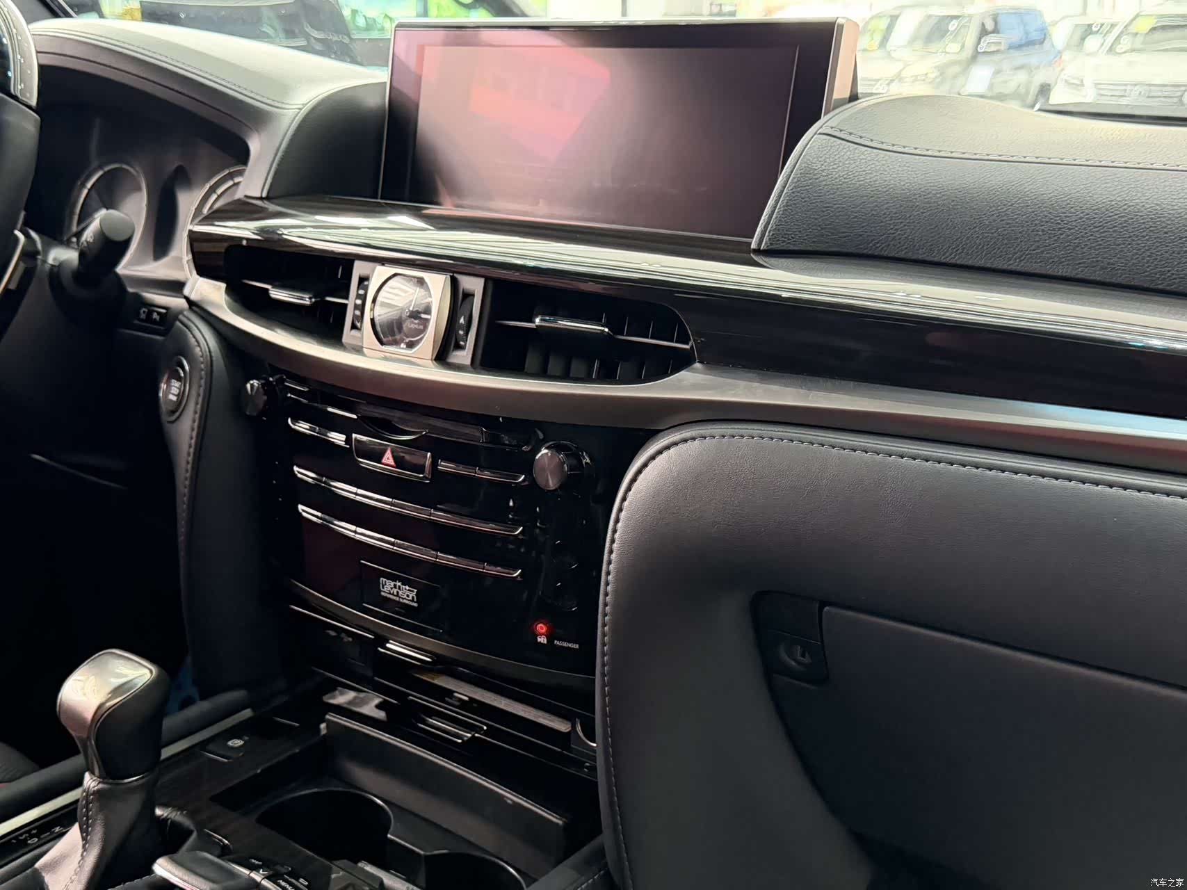 Lexus LX, 2020 9