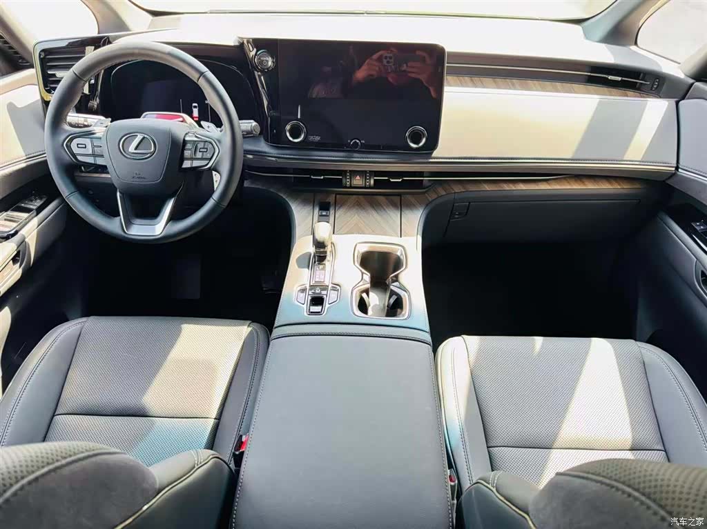 Lexus LM, 2025 все фото