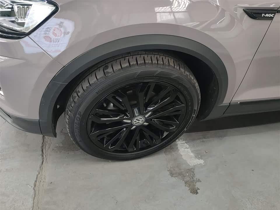 Volkswagen T-ROC exploring Songs