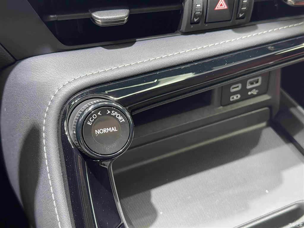 Lexus NX, 2023 10