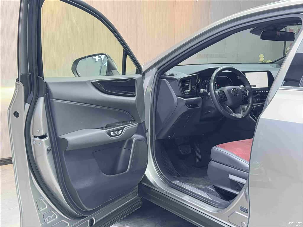 Lexus NX, 2023 4