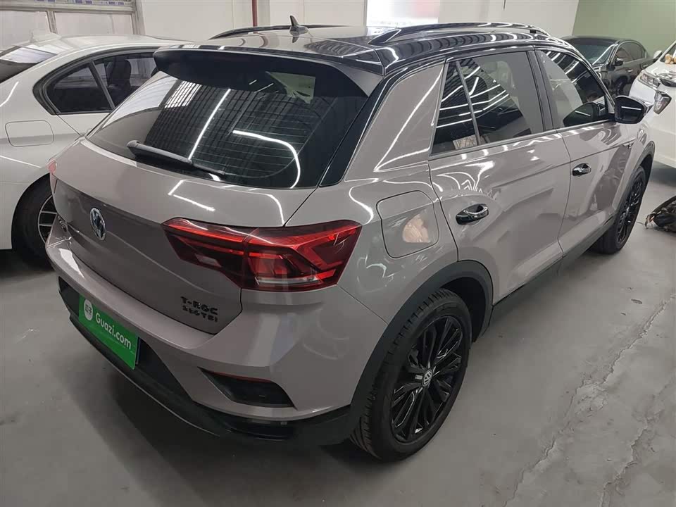 Volkswagen T-ROC exploring Songs