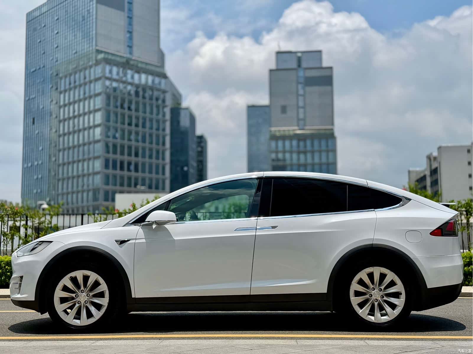 Tesla Model X, 2019 3