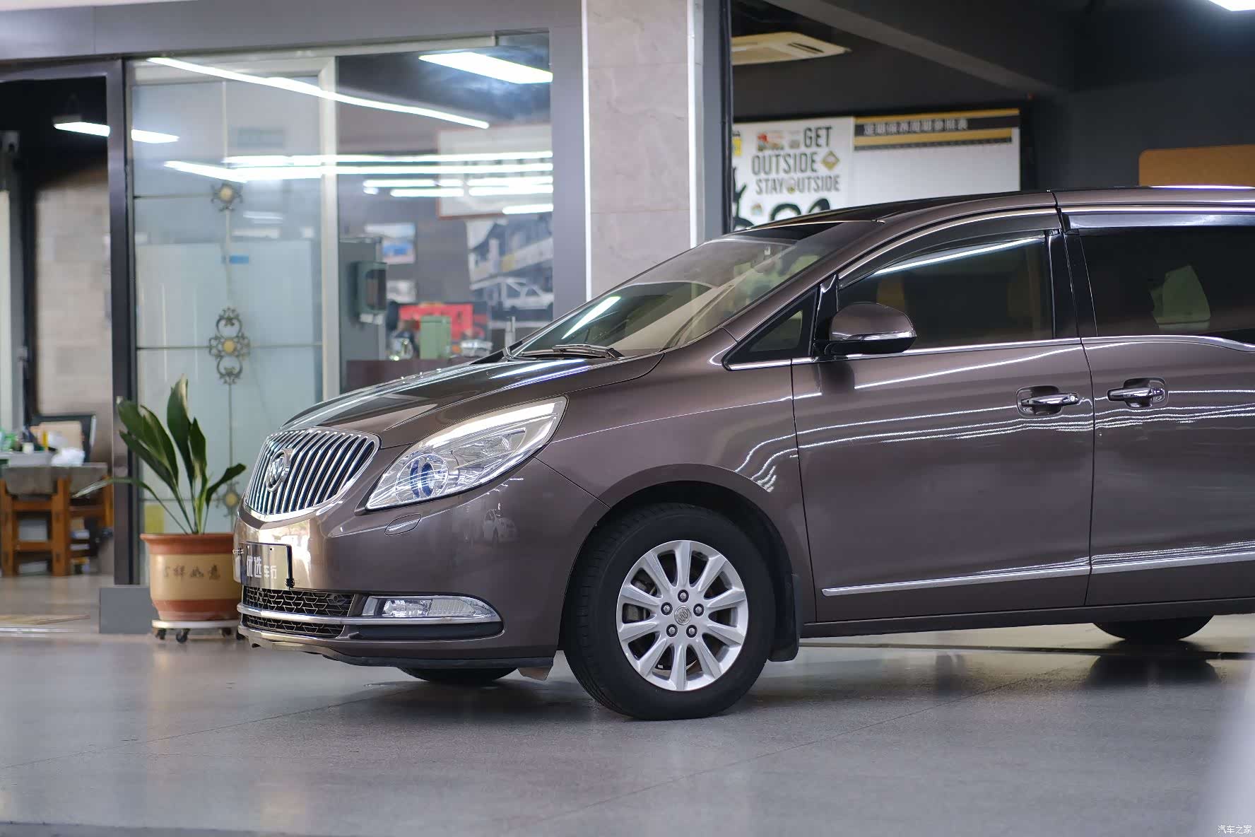 Buick GL8, 2011 3