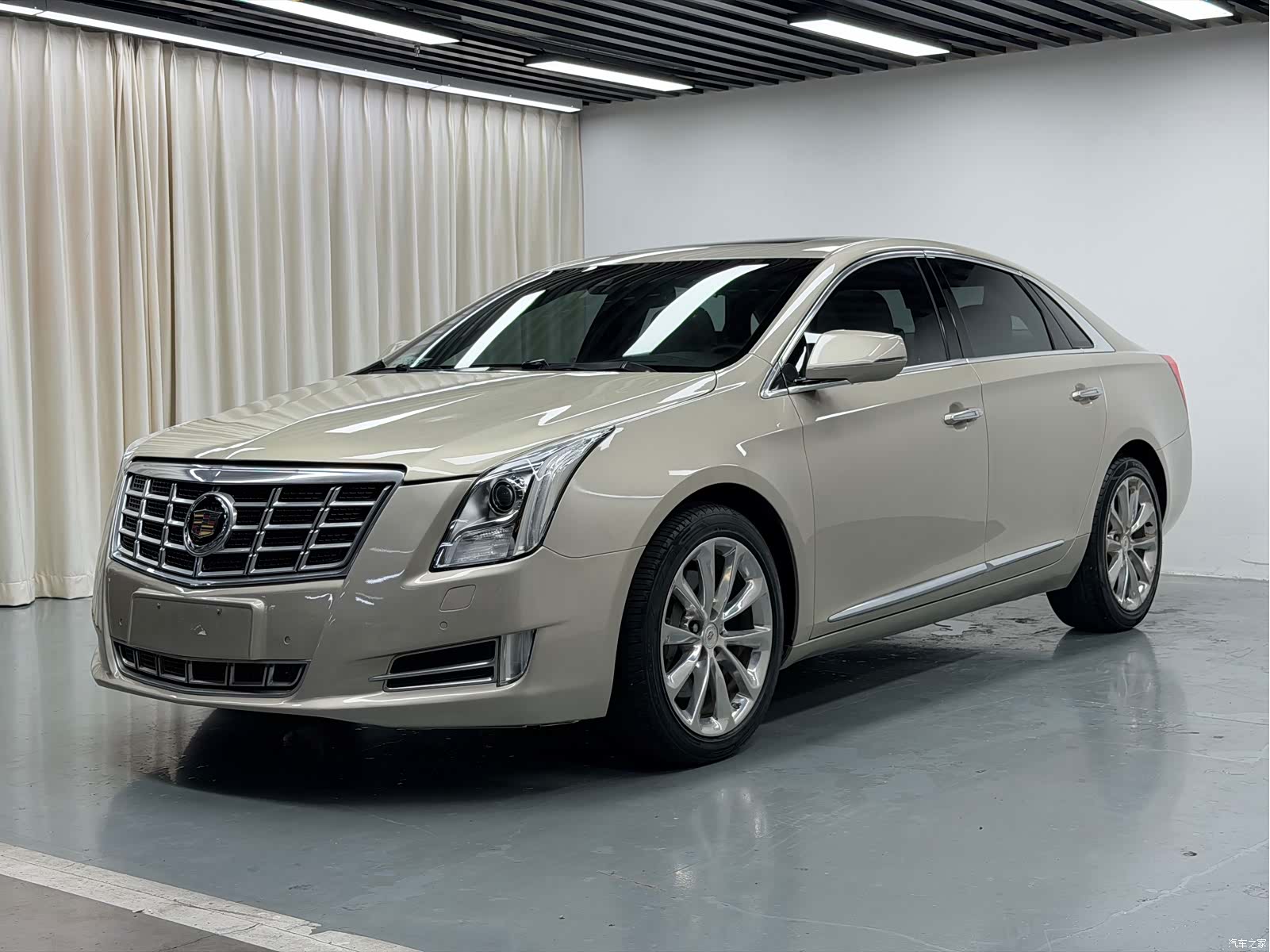 Cadillac XTS, 2013 1