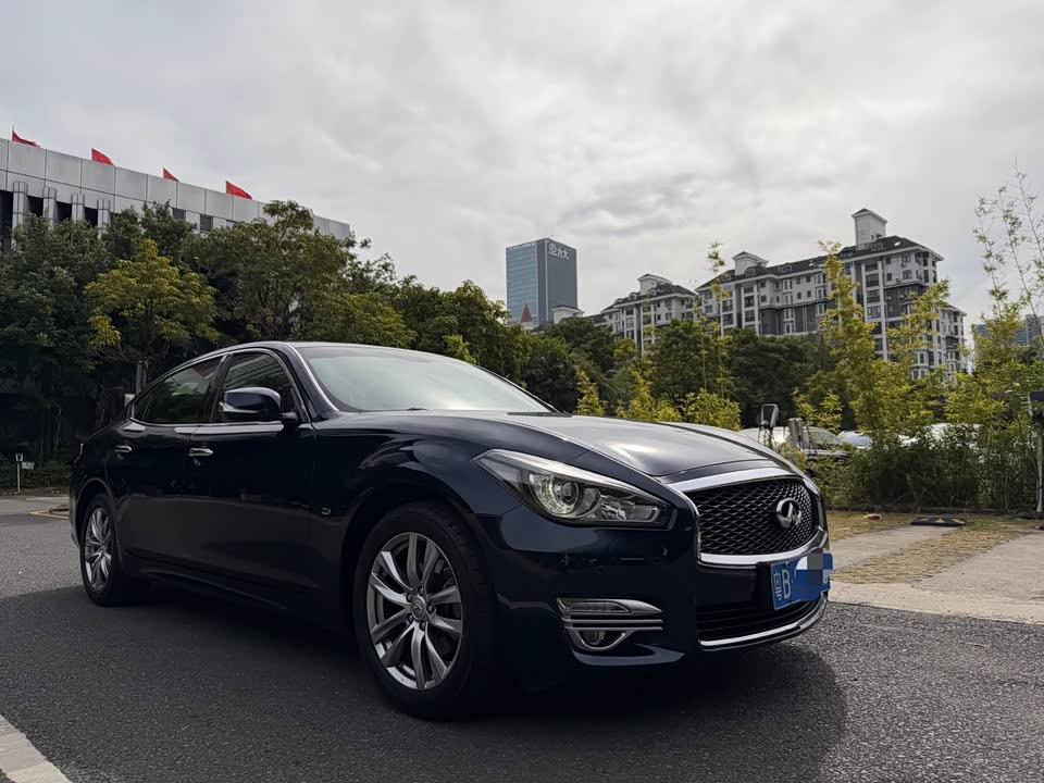 Infiniti Q70