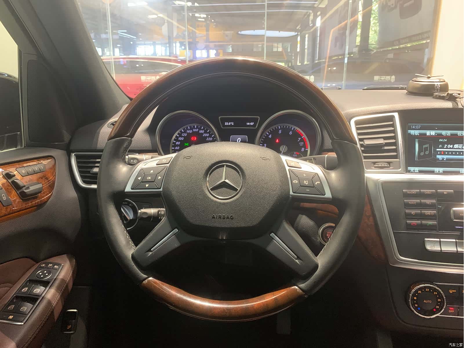 Mercedes-Benz M-Class, 2014 10