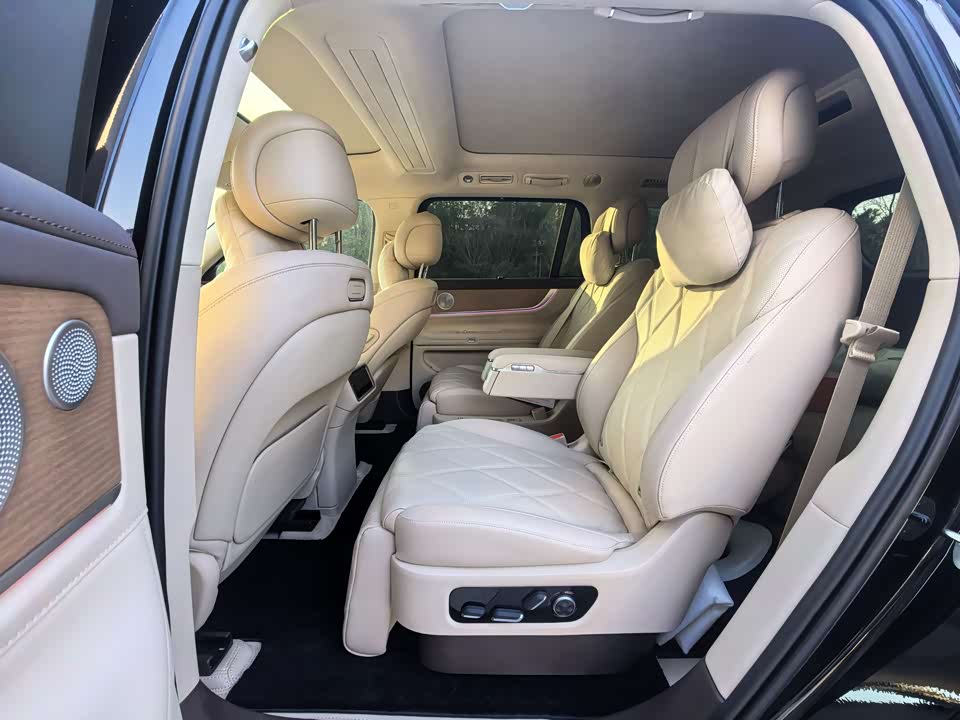 AITO Ask the world M9