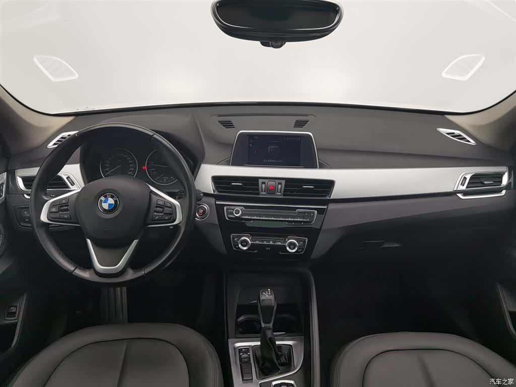 BMW X1, 2018 все фото