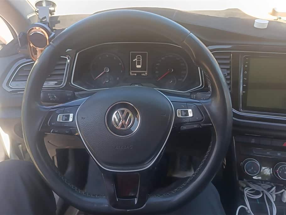 Volkswagen T-ROC exploring Songs