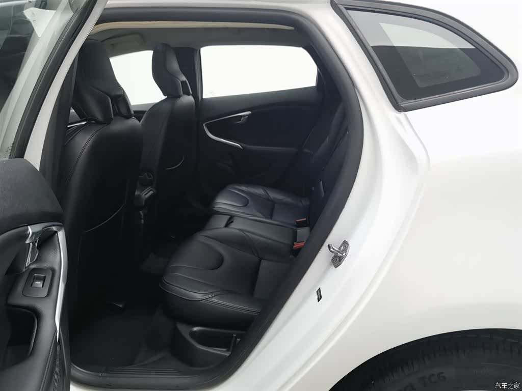 Volvo V40, 2018 15