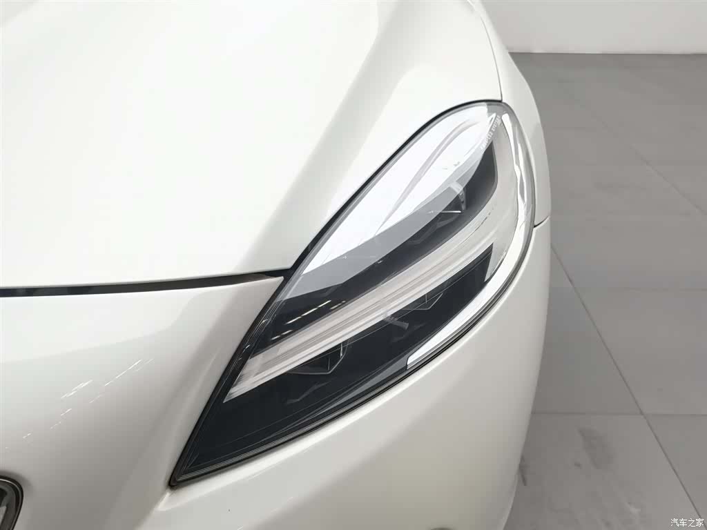 Volvo V40, 2018 7