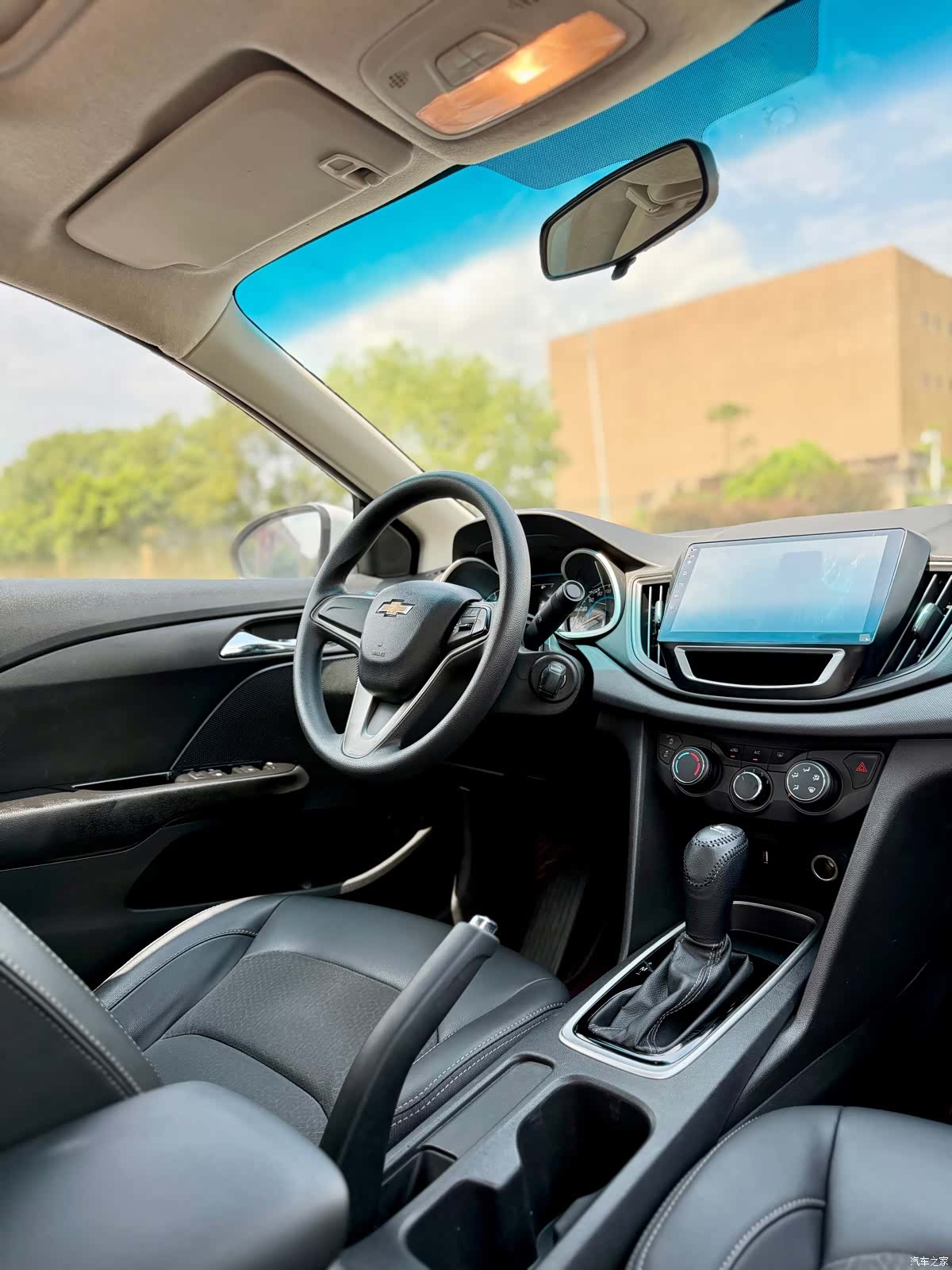 Chevrolet 320, 2018 все фото