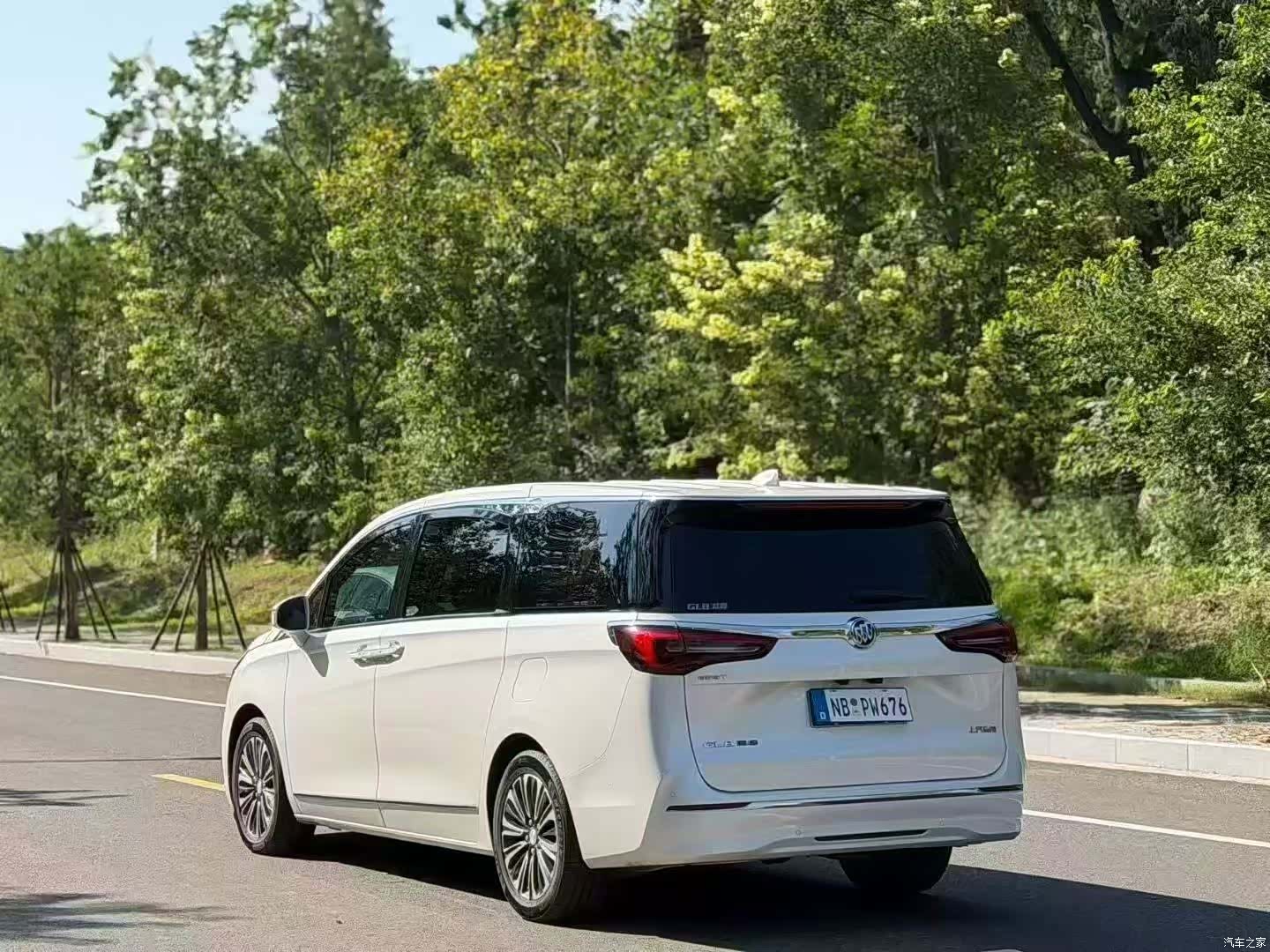 Buick GL8, 2021 13