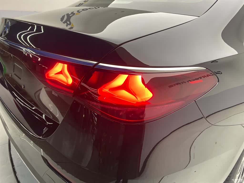 Mercedes-Benz E-Class, 2024 10