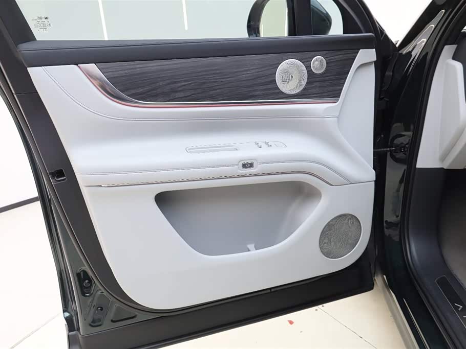 AITO Ask the world M9