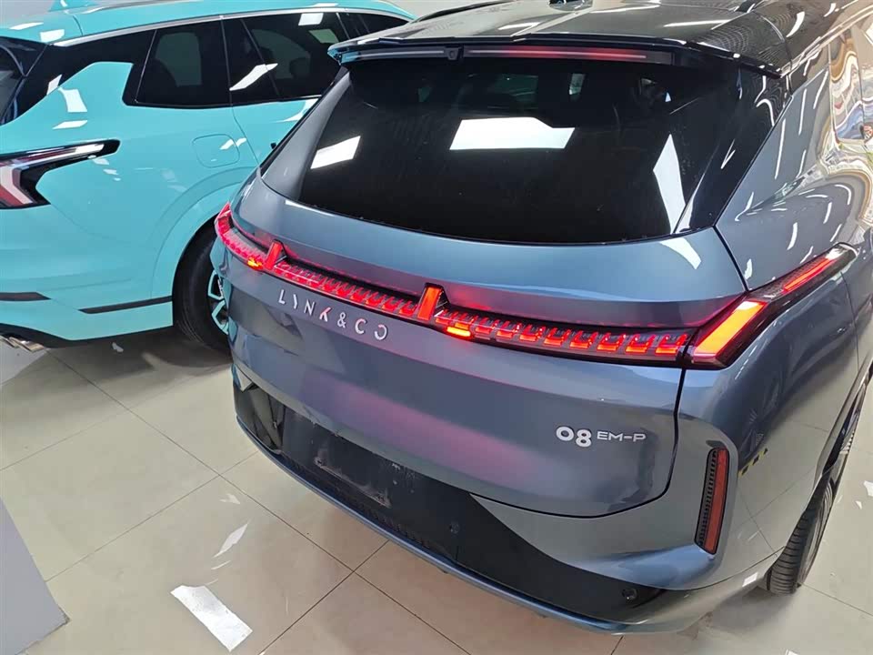 Lynk & Co 08 EM-P